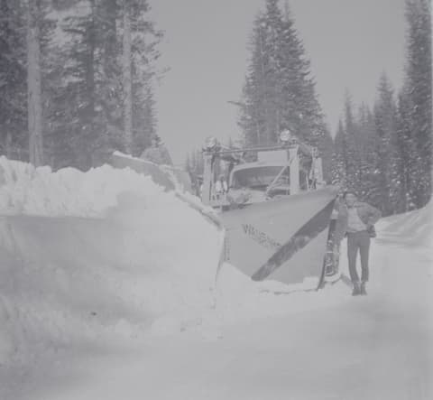 Clearing the Pass, probably the 1950s, photograph 3 of 13