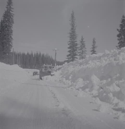 Clearing the Pass, probably the 1950s, photograph 6 of 13