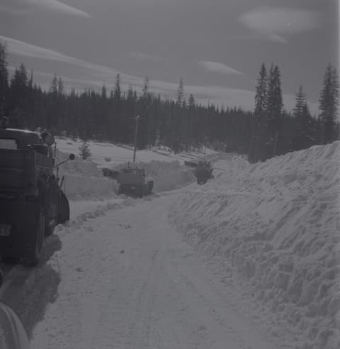 Clearing the Pass, probably the 1950s, photograph 7 of 13