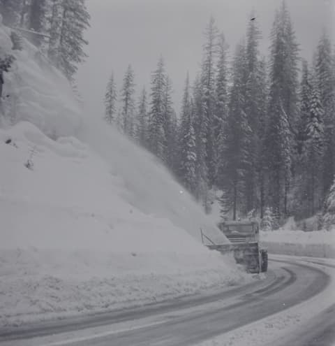 Clearing the Pass, probably the 1950s, photograph 9 of 13