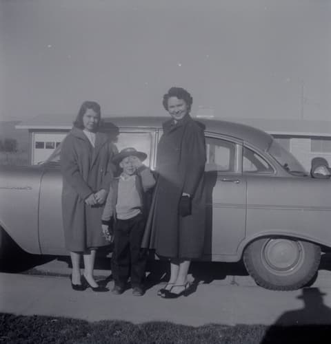 Found 120, Envelope 3, probably the late 1950s, photograph 4 of 5