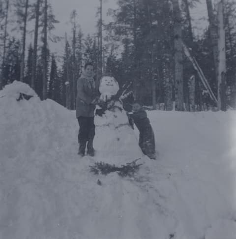 Snowbound, probably the 1950s, photograph 28 of 38